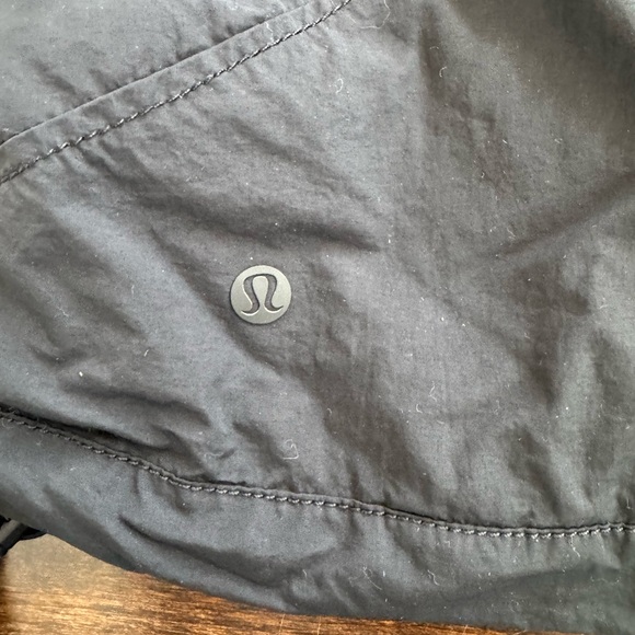 Lululemon Windbreaker Jacket Womens 4 Black 1/2 Zip Hooded Cropped Running - Picture 7 of 7